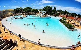 L'acqua diRoma Oficial - Suíte Confortáveis Diversão Garantida